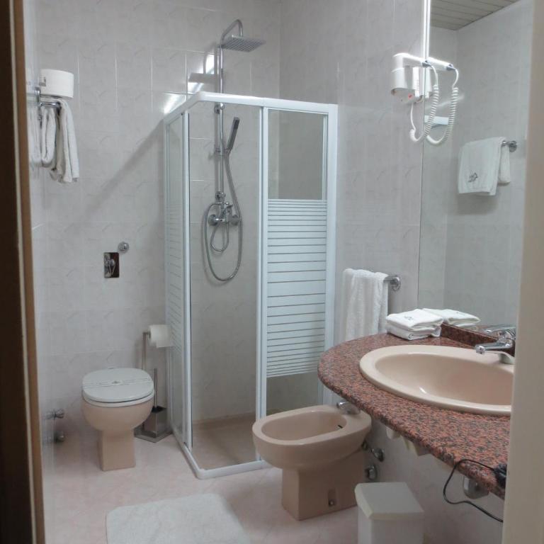 Hotel Italia City Center - Camera Matrimoniale - 9