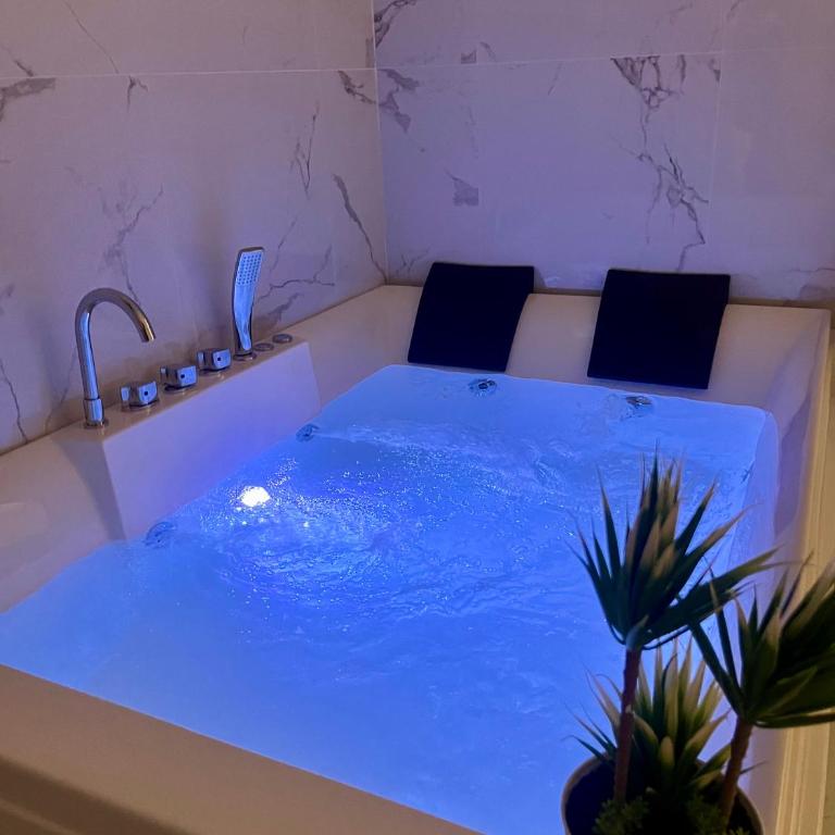 Nuvola Luxury suite con Idromassaggio Privato & Relax romantico - One-Bedroom Apartment - 18