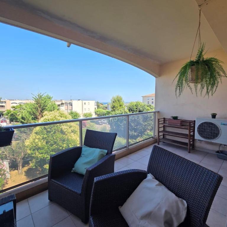 Charming 2 bedroom with sea view, pool and parking - Apartment mit 1 Schlafzimmer - 14