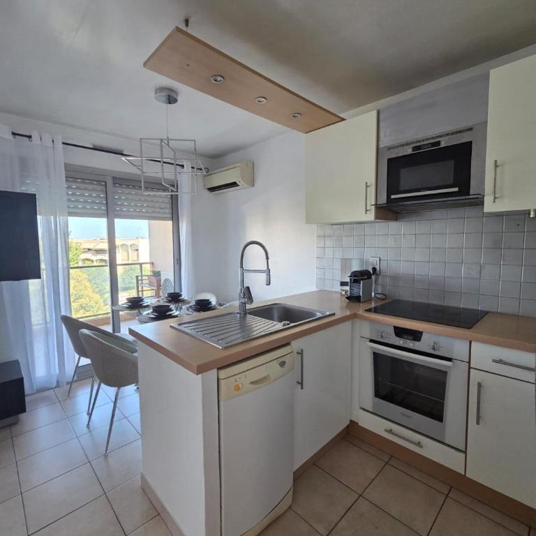 Charming 2 bedroom with sea view, pool and parking - Apartment mit 1 Schlafzimmer - 15