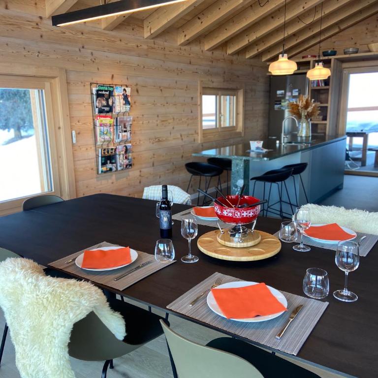 Ski in out Swiss Alps Chalet Charelle by Jolidi - Chalet - 5