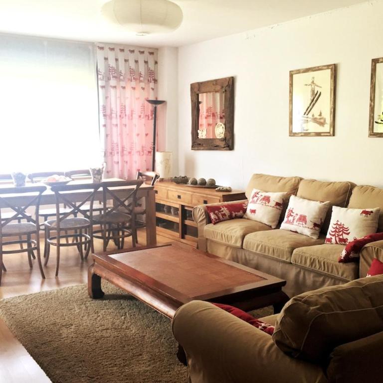 Casa con jardín y vistas a la montaña - Casa - 14