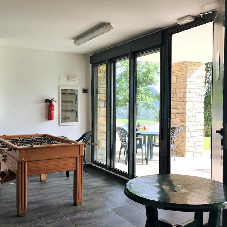 Casa con jardín y vistas a la montaña - Casa - 22