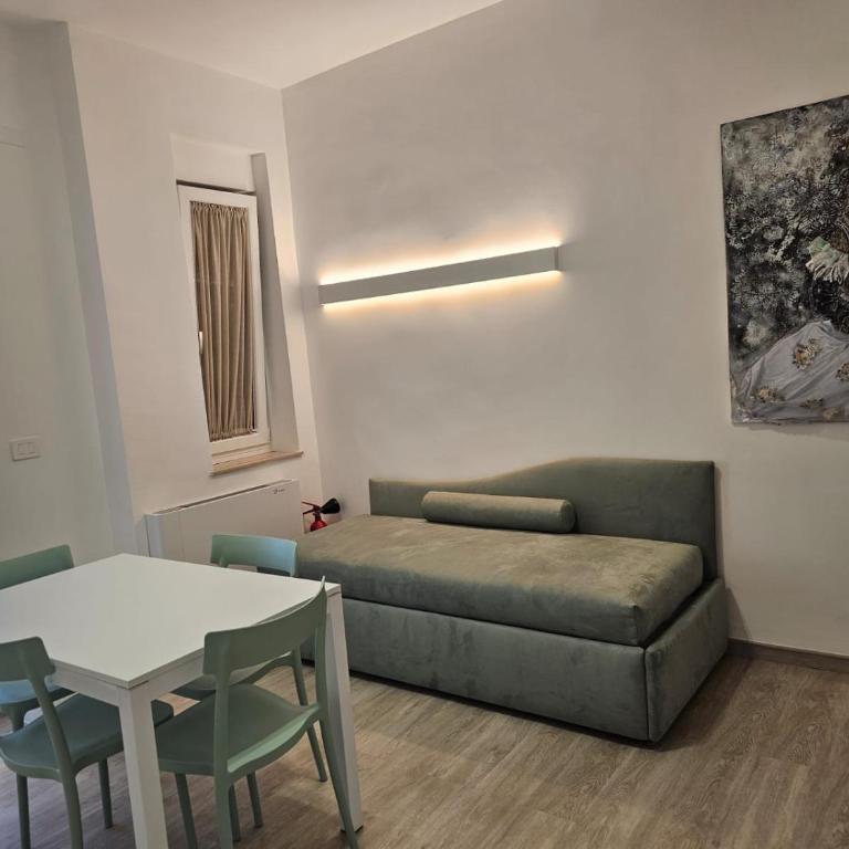 Libra Apartment - near Train Station & Wi-Fi - Appartamento con 2 Camere da Letto e Balcone - 3