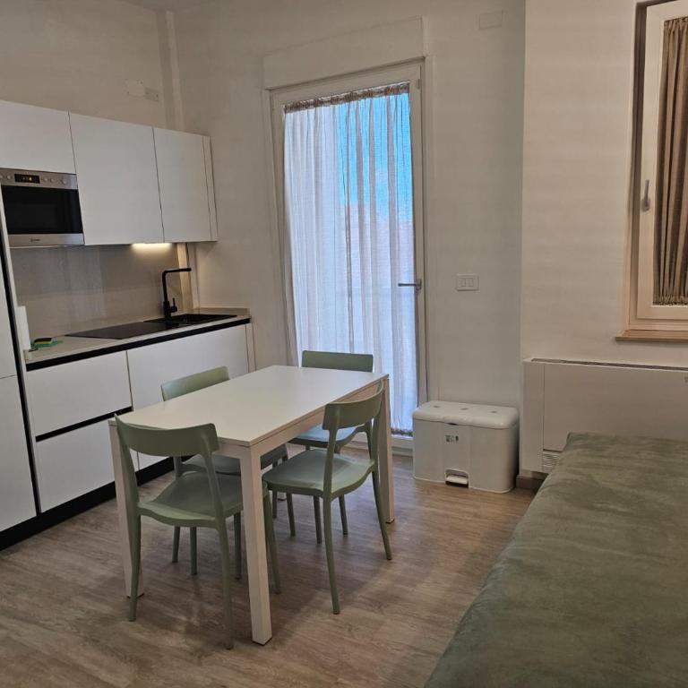 Libra Apartment - near Train Station & Wi-Fi - Appartamento con 2 Camere da Letto e Balcone - 7