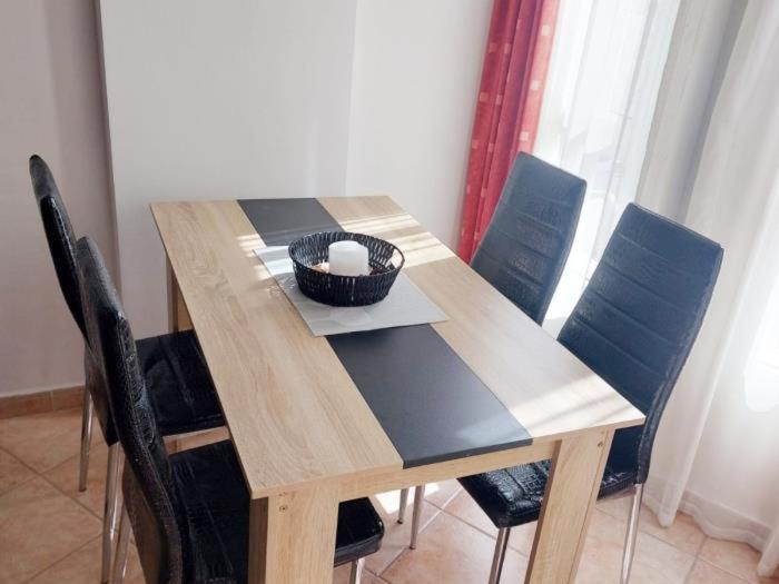 Charming 1 Bedroom Apartment in BenalBeach - One-Bedroom Apartment - 39