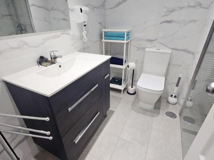Charming 1 Bedroom Apartment in BenalBeach - One-Bedroom Apartment - 34