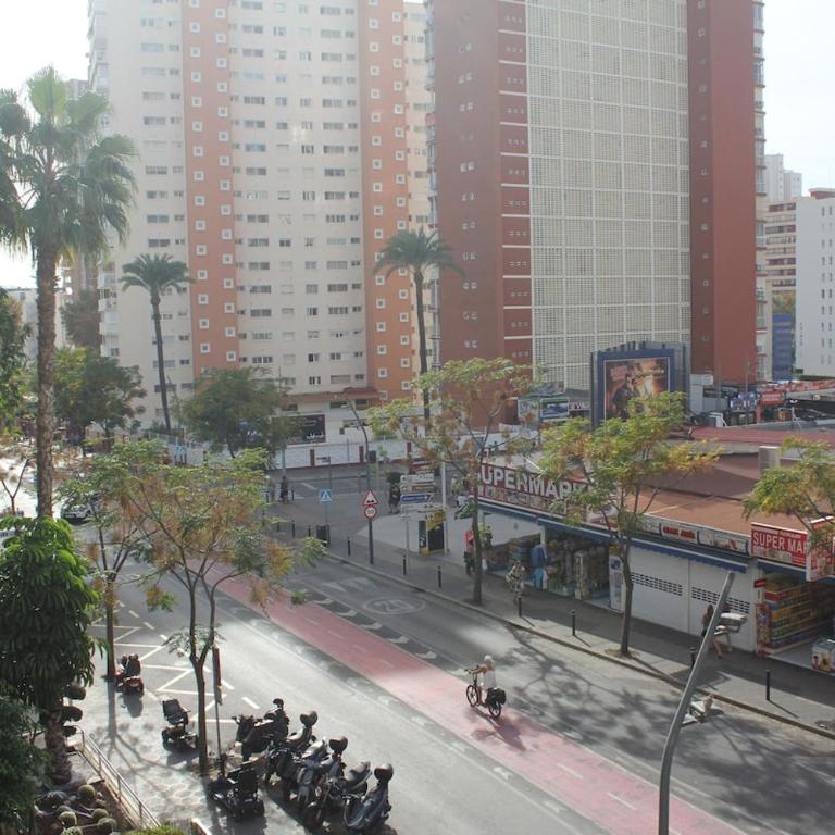 Aguaazul Apartment Steps from the sea in Benidorm - Three-Bedroom Apartment - 1