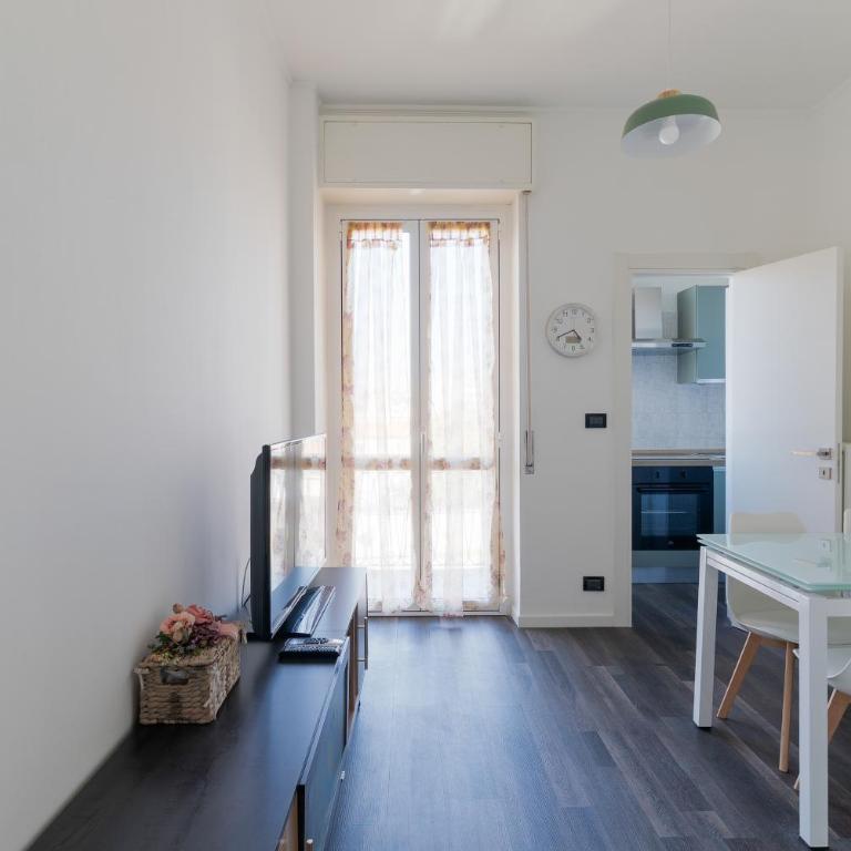 GuestHost - Comfy White Apartment - Appartamento con 2 Camere da Letto - 1