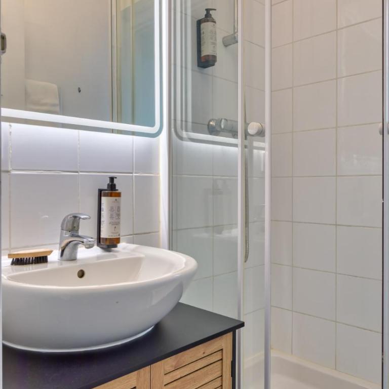 Alexandre F2 cosy avec parking à deux pas de la Seine - Appartement - 13