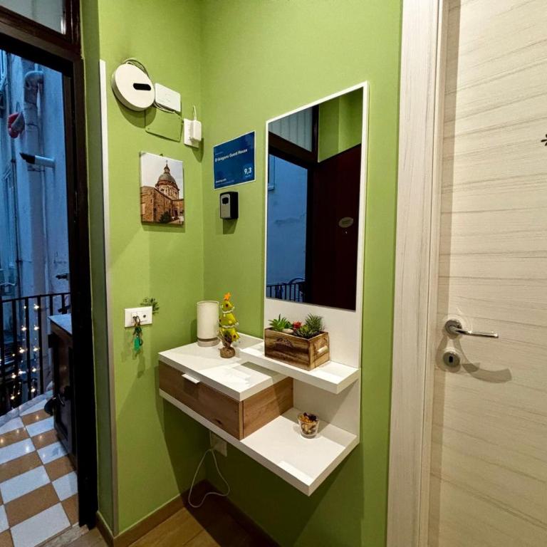 D'Aragona Guest House - King Room with Balcony - 15