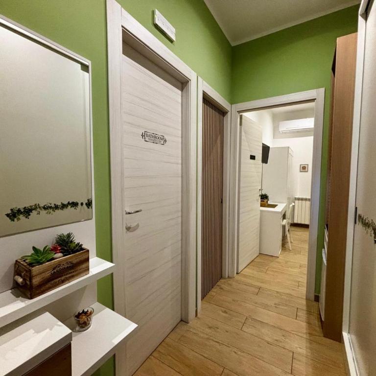 D'Aragona Guest House - King Room with Balcony - 6