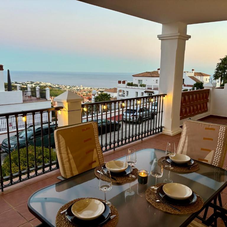 Spacious Andalusian Apartment, Sea View, between Malaga and Marbella - Apartamento de 2 dormitorios con terraza y vistas al mar - 13