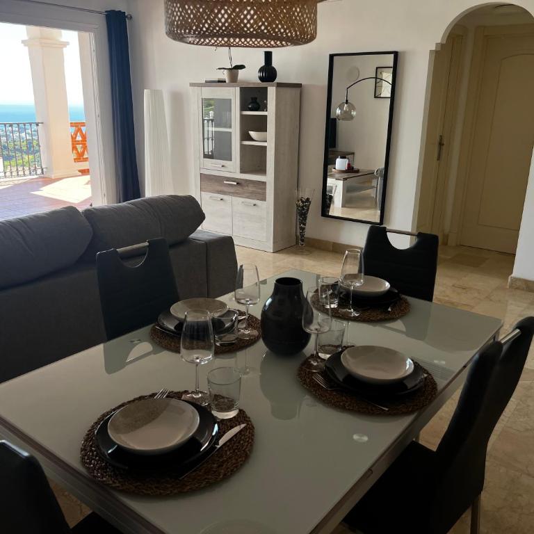 Spacious Andalusian Apartment, Sea View, between Malaga and Marbella - Apartamento de 2 dormitorios con terraza y vistas al mar - 19