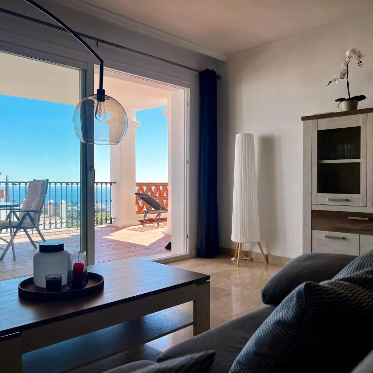 Spacious Andalusian Apartment, Sea View, between Malaga and Marbella - Apartamento de 2 dormitorios con terraza y vistas al mar - 18