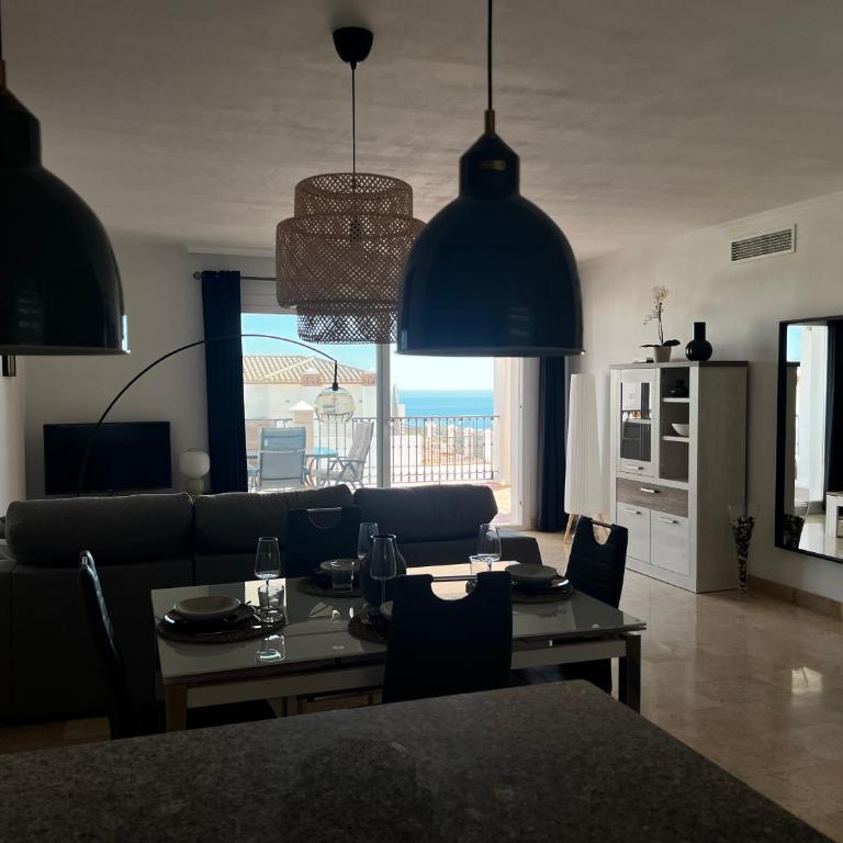 Spacious Andalusian Apartment, Sea View, between Malaga and Marbella - Apartamento de 2 dormitorios con terraza y vistas al mar - 22