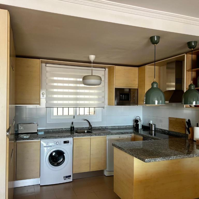 Spacious Andalusian Apartment, Sea View, between Malaga and Marbella - Apartamento de 2 dormitorios con terraza y vistas al mar - 24