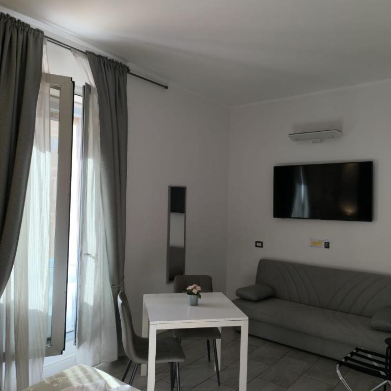 Castel Sant' Angelo Suites - Vatican - City center - Direct bus stop to and from Fiumicino Apt - Triple Room with Private Bathroom - 6