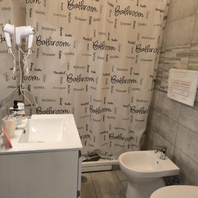 Castel Sant' Angelo Suites - Vatican - City center - Direct bus stop to and from Fiumicino Apt - Triple Room with Private Bathroom - 7