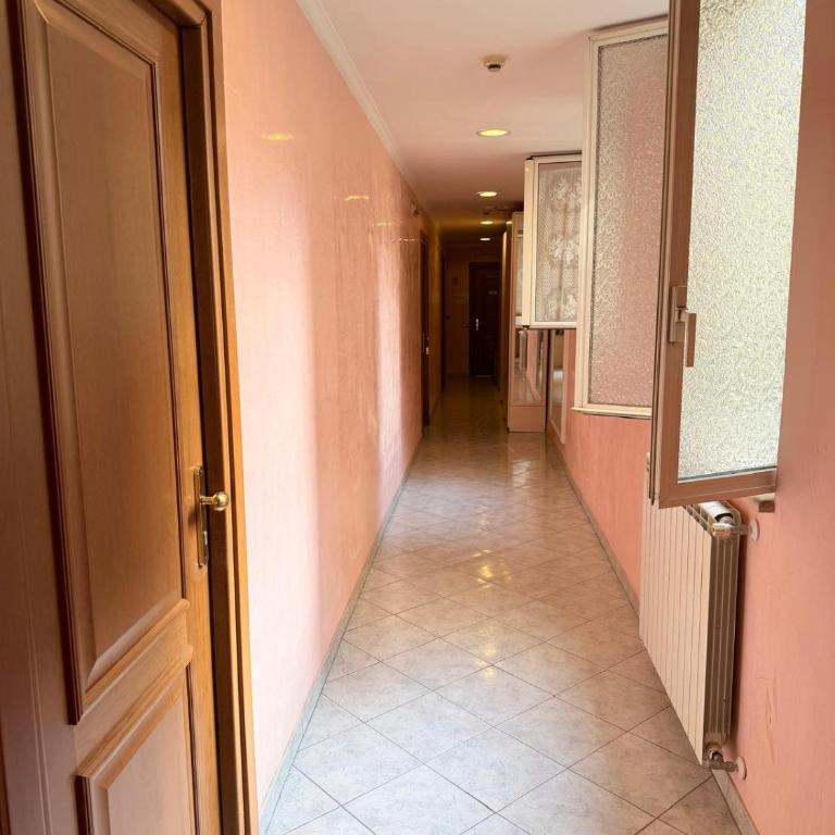 Hotel Bruna - Camera Matrimoniale con Bagno Privato - 5