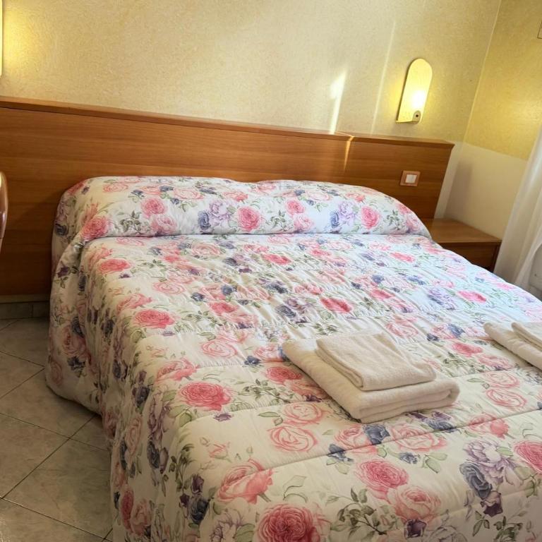 Hotel Bruna - Camera Quadrupla con Bagno Privato - 4