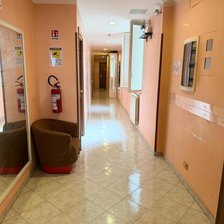Hotel Bruna - Camera Familiare con Bagno Privato - 3