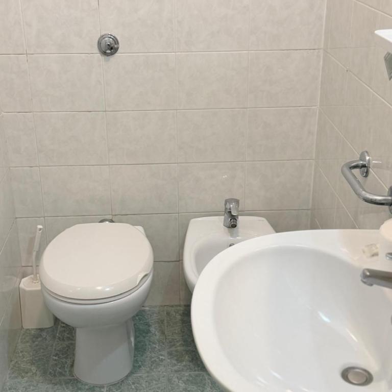 Hotel Bruna - Camera Familiare con Bagno Privato - 6