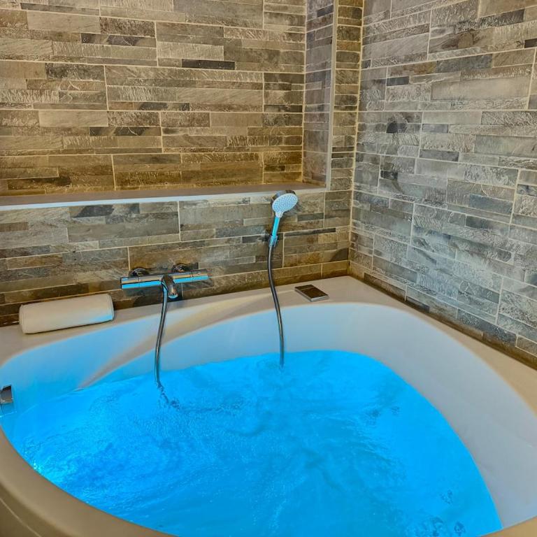 Wellness Suite Ponsardin 1 - Reims Centre - Appartement Supérieur avec Sauna - 14