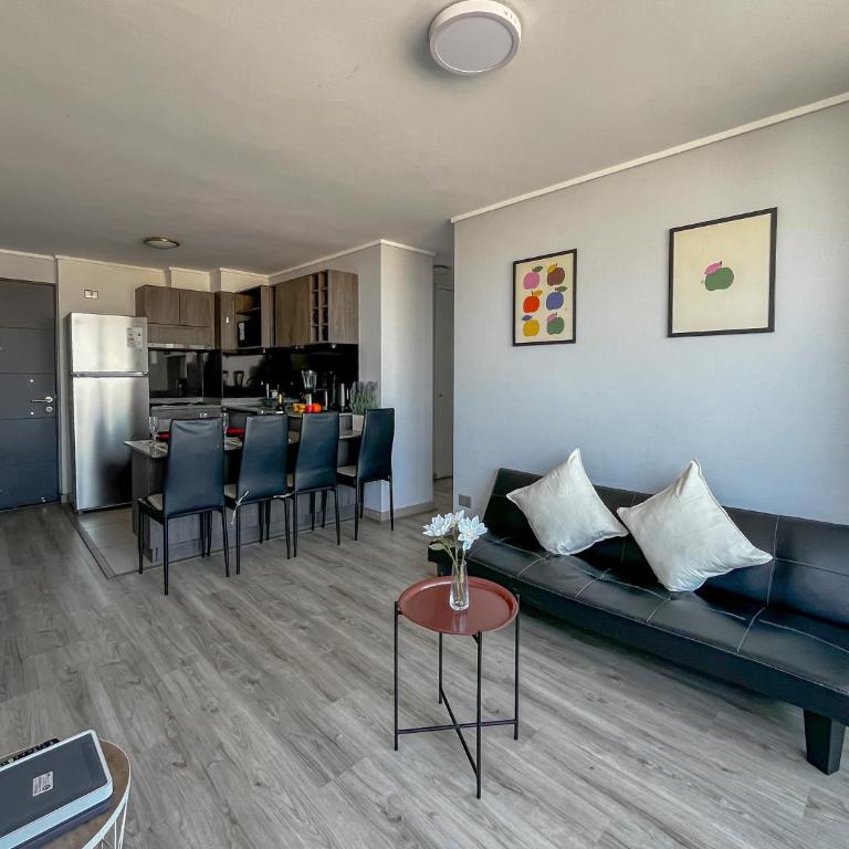 Loica Host - Smart - Two-Bedroom Apartment with Balcony - 1