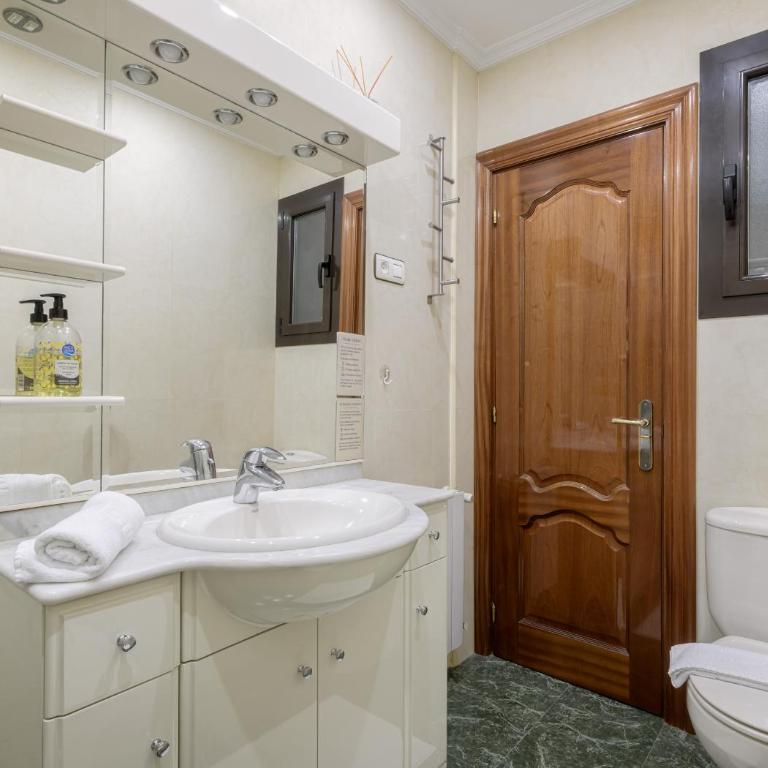 Aston Céntrico y Cómodo - Two-Bedroom Apartment - 16