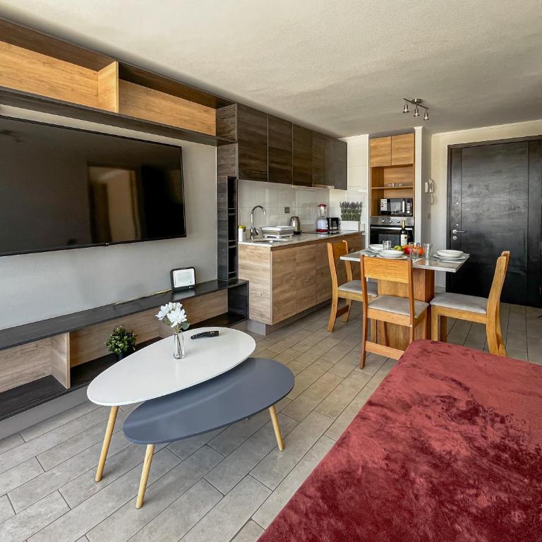 Loica Host - Smart - Superior One-Bedroom Apartment - 1