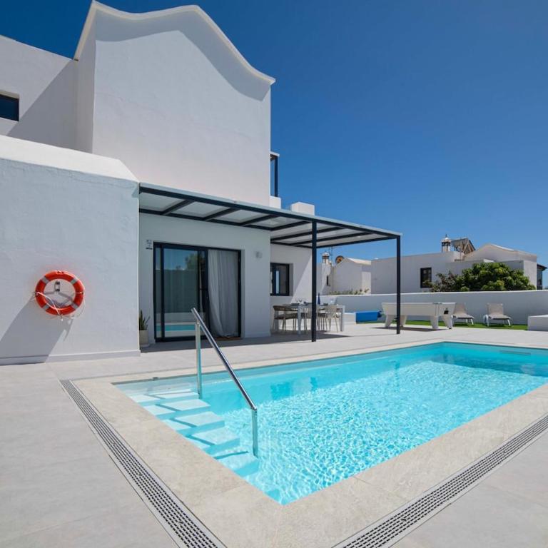Marisa, modern 3 bed villa with AC & WIFI - Villa - 11