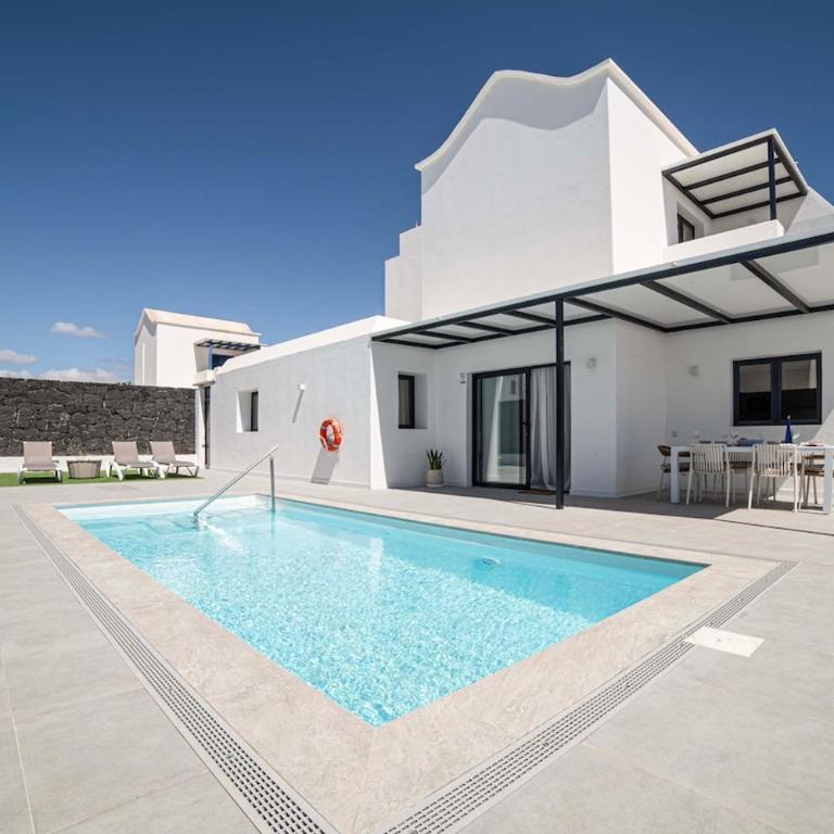 Marisa, modern 3 bed villa with AC & WIFI - Villa - 5