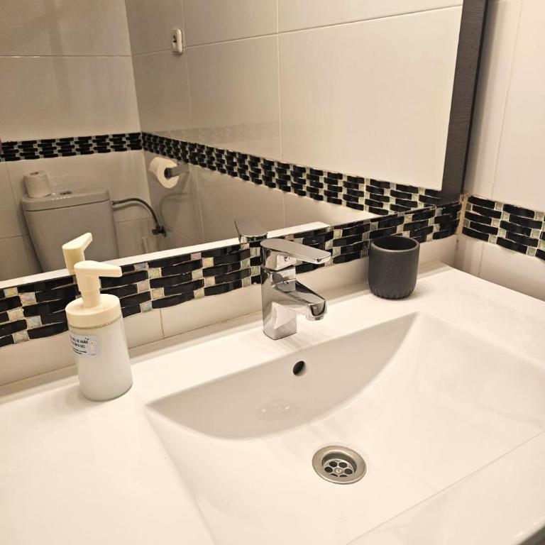 Excelente ubicación cerca del metro para 2 personas - One-Bedroom Apartment - 5