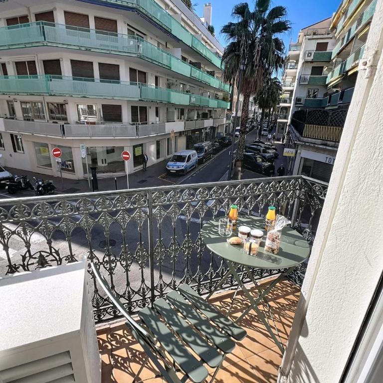 The Elegant Cannois Stylish Studio with Balcony - Cannes hyper centre - Appartement - 2