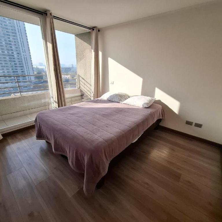 Loica Host - Smart - Two-Bedroom Apartment with Balcony - 4