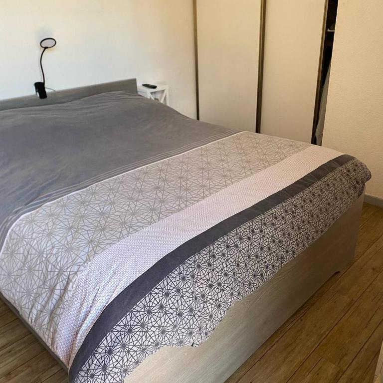 Proche Plage et commerces pour ce T2 en RDC avec jardin privatif-4NMA7 - Apartamento con vistas al jardín - 9