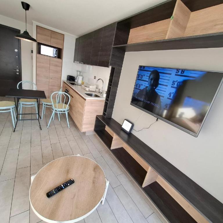 Loica Host - Smart - Two-Bedroom Apartment with Balcony - 5