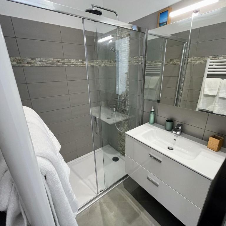 Bel appartement avec piscine à 2 pas de la mer - Appartamento con 2 Camere da Letto e Vista Mare - 14