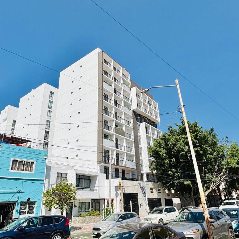Depa Familiar con cochera 6 min Centro Médico y Catedral - Apartamento de 2 dormitorios - 46