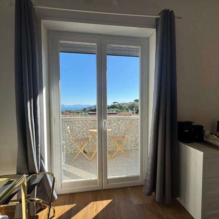 Yoyo House Luxury Napoli - Camera Tripla Deluxe con Vista Mare - 18