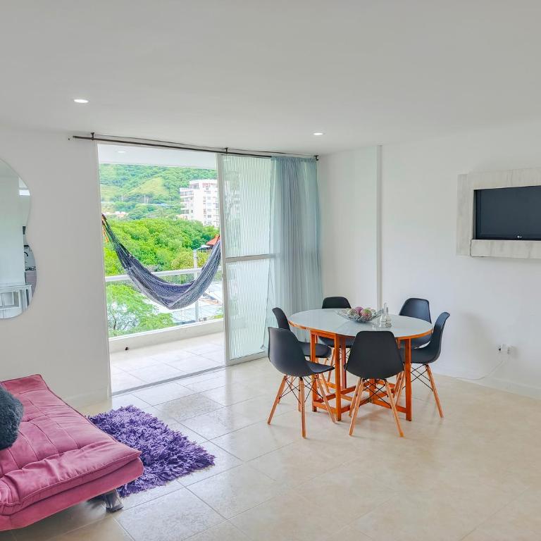 Apartamento moderno y cómodo - A 5 minutos de la Playa - Two-Bedroom Apartment with Mountain View - 2