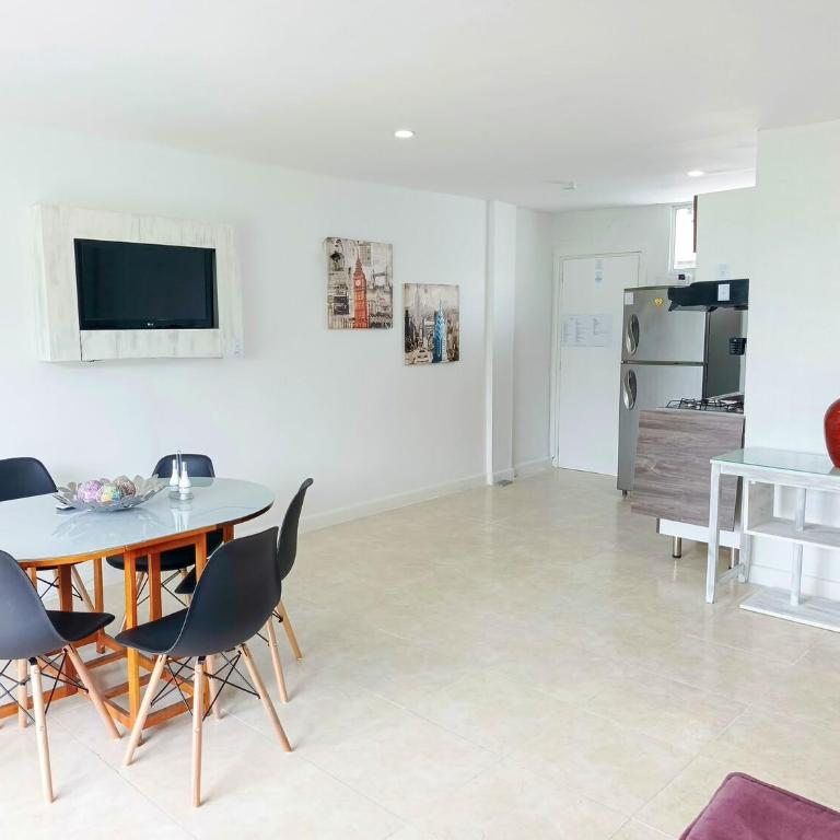 Apartamento moderno y cómodo - A 5 minutos de la Playa - Two-Bedroom Apartment with Mountain View - 14