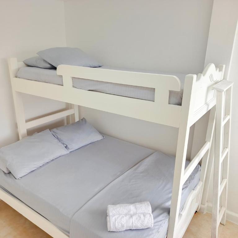 Apartamento moderno y cómodo - A 5 minutos de la Playa - Two-Bedroom Apartment with Mountain View - 12