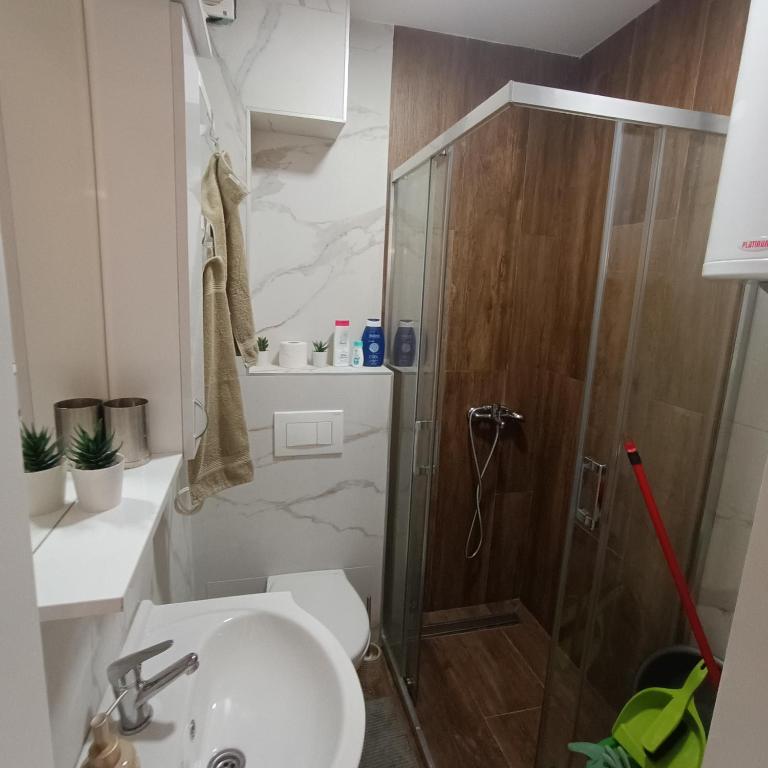 APARTMANI PORTA INFINITAS centar - Apartman s 1 Spavaćom Sobom i Terasom - 2