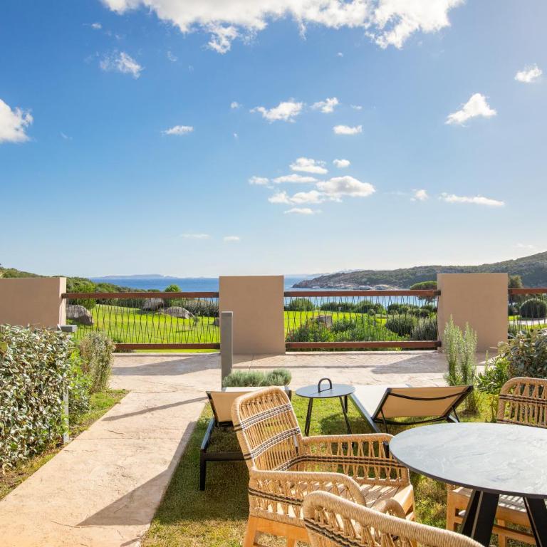 Mangia's Sardinia Resort - Triple Room with Sea View - 6