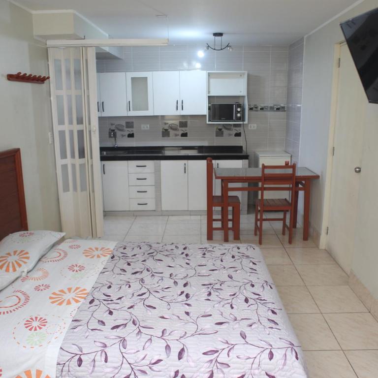 Hostal Real - Deluxe Double Room with Shower - 1