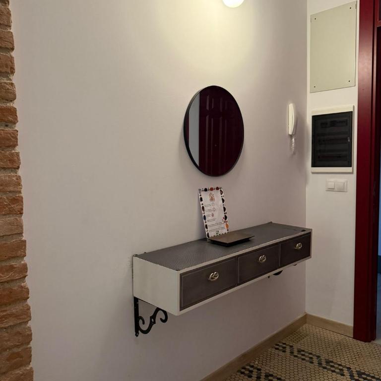 Apartamentos Mesones Catedral - Studio with Balcony - 16