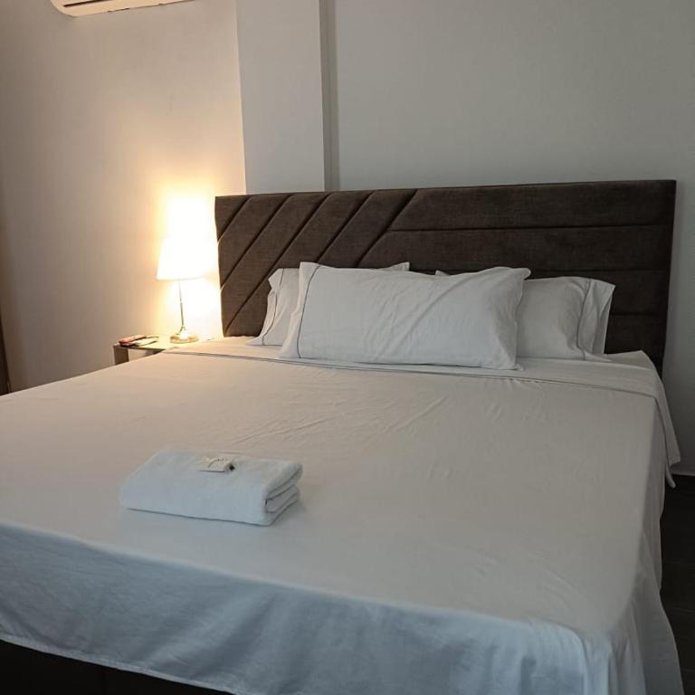 Hotel Guadalupe Acacías - Habitación con cama extragrande. - 1