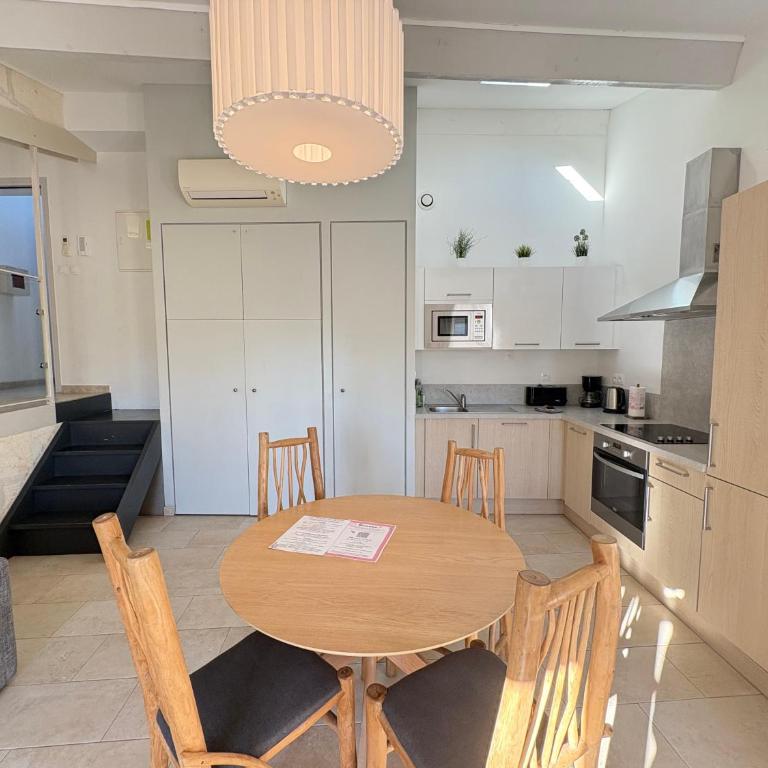 Holiday in Arles -Appartement du Théâtre Antique - Two-Bedroom Apartment - 7